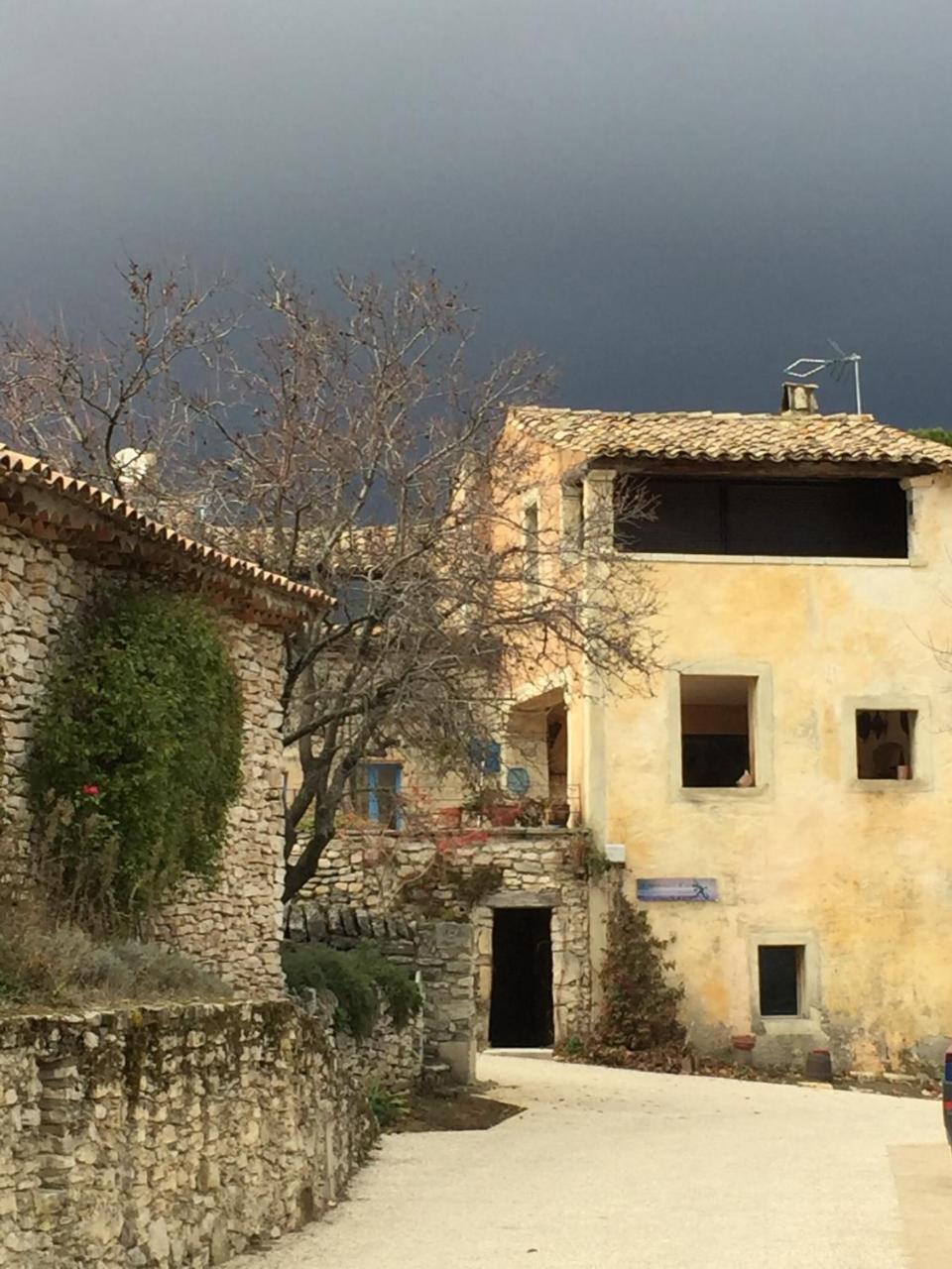 Вилла La Salamandre Bleue Chantemerle-les-Grignan Экстерьер фото